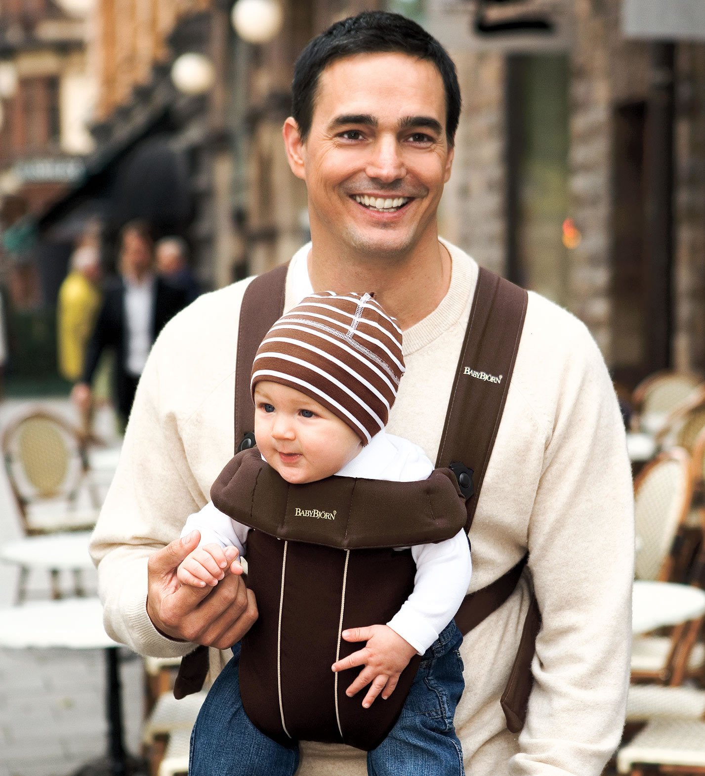 Baby bjorn carrier face clearance forward age